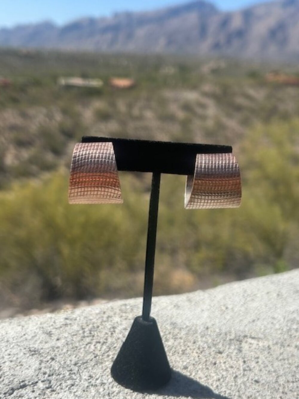 WIDE TEXTURED COPPER Hoop Vintage EARRINGS - Picture 6 of 9
